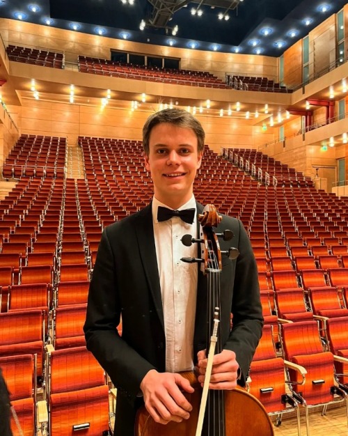 Happy Strings Violinschule - Cellounterricht - Leonhard